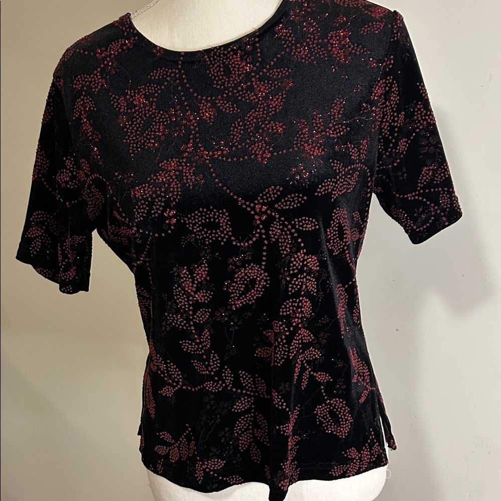 Vintage Notations Black Velvet and Red Patterned Short Sleeve Top